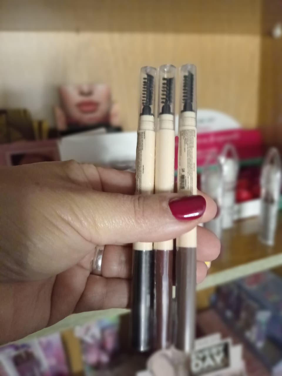 Lapiz de cejas con cepillo