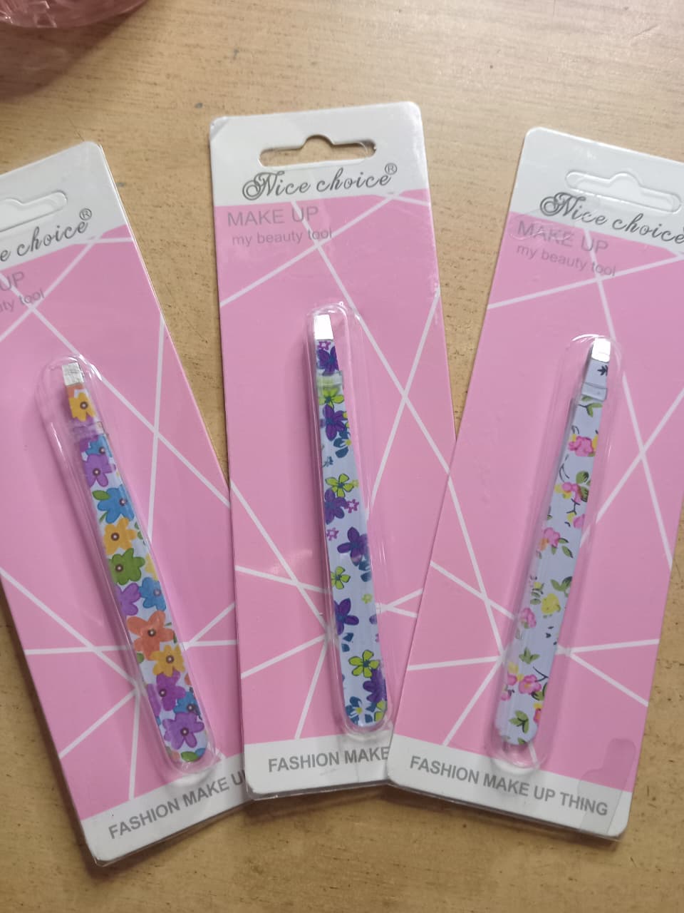 Pinza depilar floreada